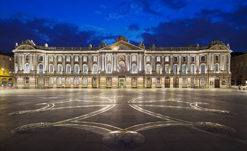 Place du Capitole à toulouse d enuit - Photographe Eclairage Mise en valeur