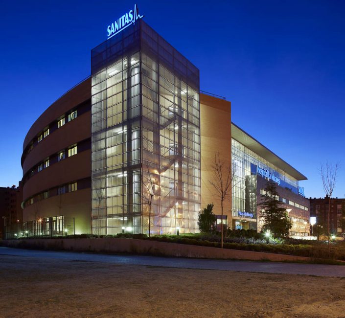 Hospital de Sanitaria La Moraleja - Photographe Architecture nuit 