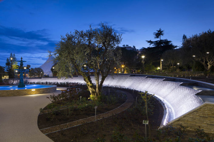 Éclairage de la fontaine du jardin de la roseraie à Monaco - Photographe Eclairage 