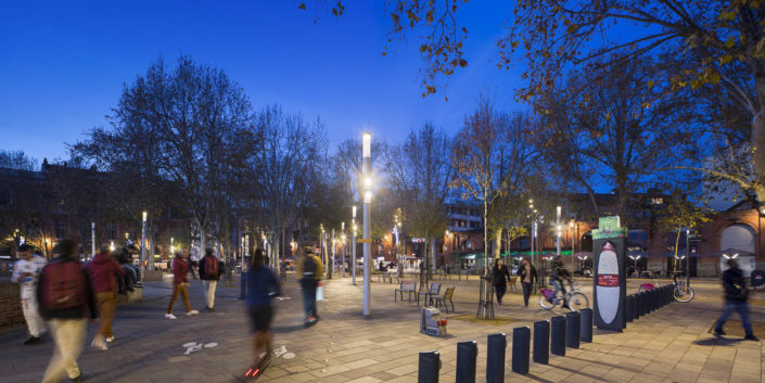 Photographie d'éclairage de Éclairages de la Place Saint-Pierre à Toulouse