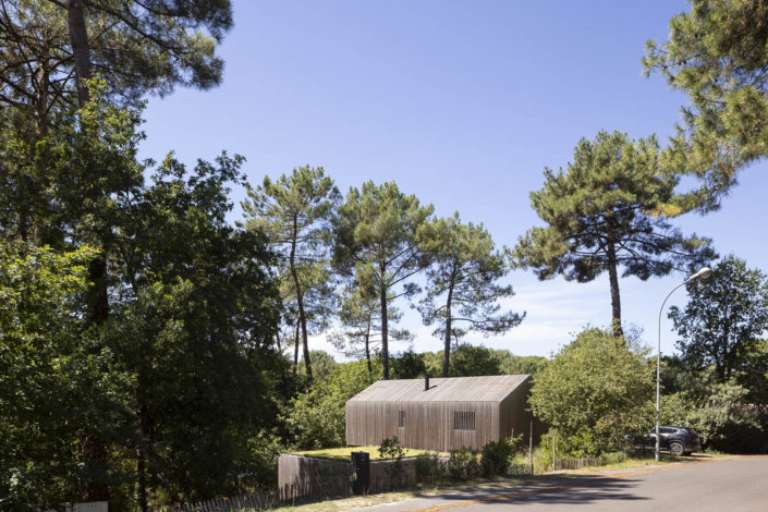 Photographie de Villa d'architecte avec bardage bois à Biscarosse