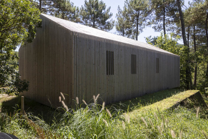 Photographie de Villa d'architecte avec bardage bois à Biscarosse