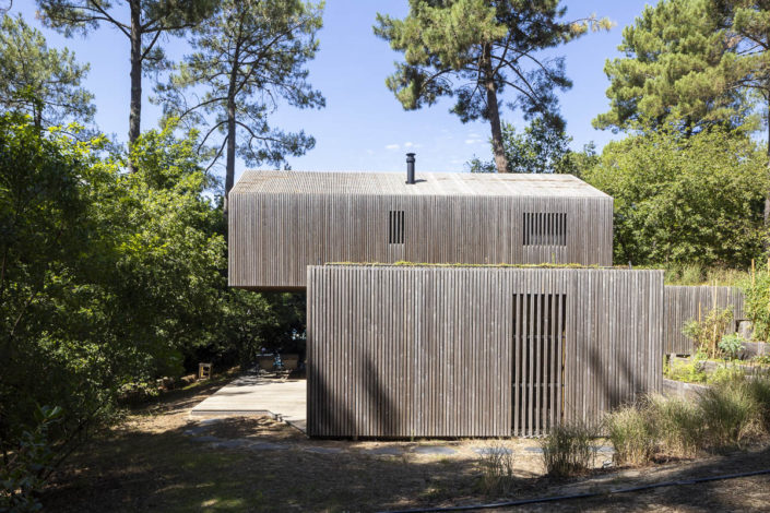 Photographie de Villa d'architecte avec bardage bois à Biscarosse