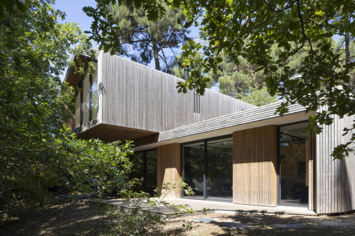 Photographie de Villa d'architecte avec bardage bois à Biscarosse