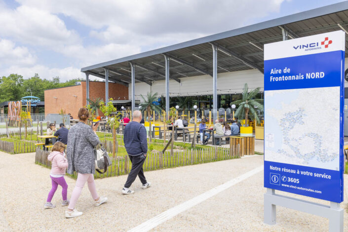 Abords du bâtiment principal