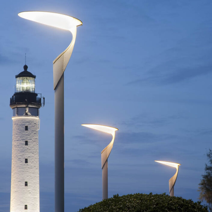 Lumières allumés devant le phare par David Aubert