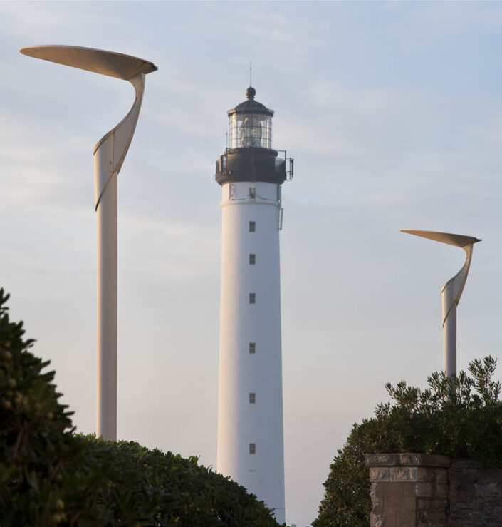 Phare de Biarritz et des éclairages urbains de part et d'autre