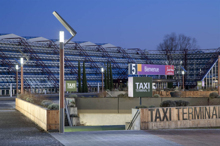 Mâts d'éclairage au parc des expositions